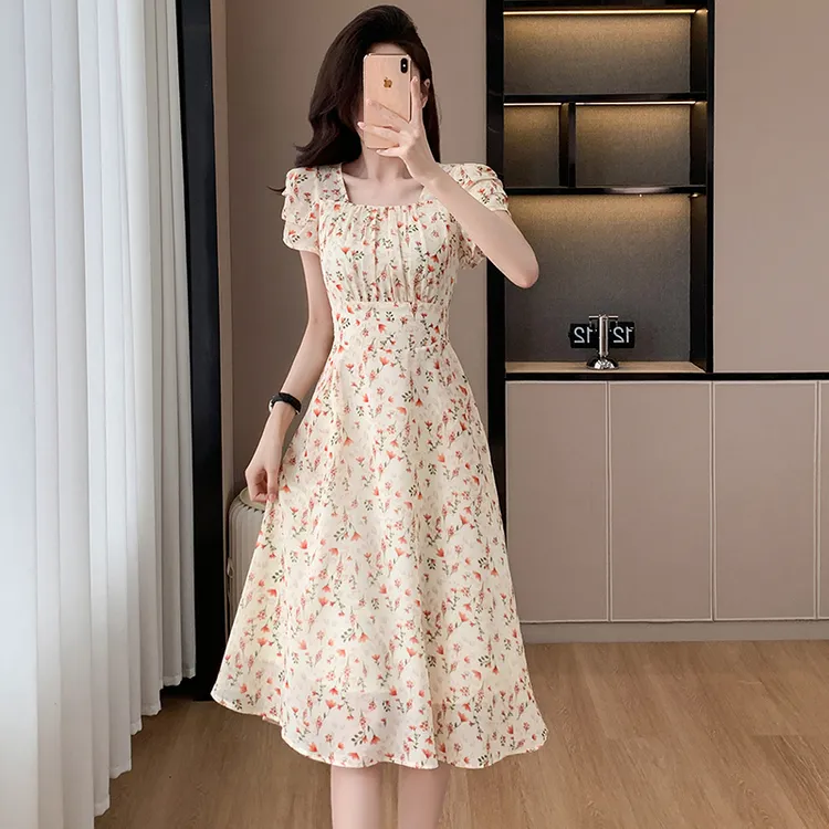 法式甜美温柔风方领碎花连衣裙女夏季设计感小众收腰显瘦印花长裙