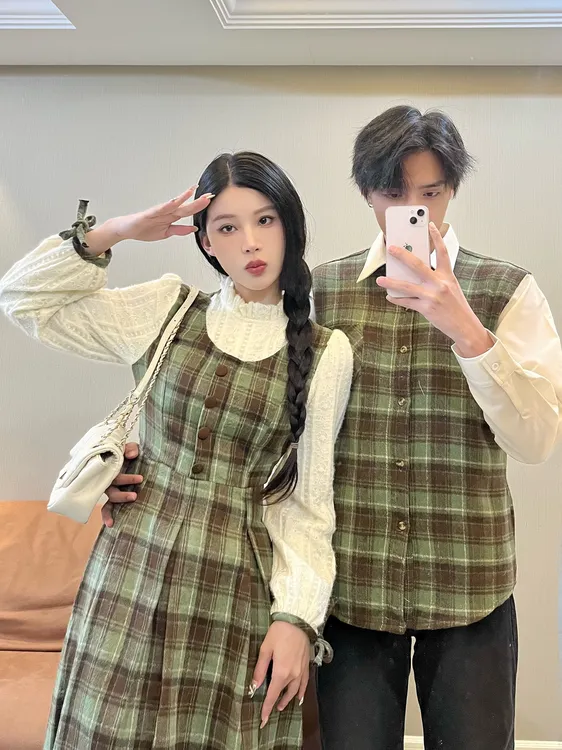 一裙一衣情侣装2025春季新款复古显瘦款针织假两件上衣时尚连衣裙