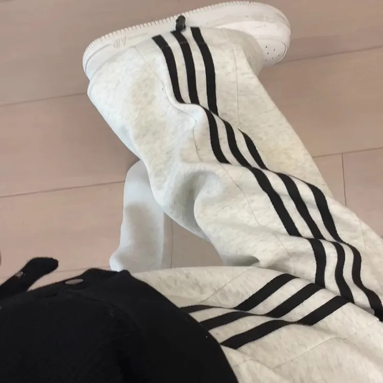 条纹白灰色运动裤女春秋季宽松束脚休闲百搭卫裤显瘦直筒阔腿裤