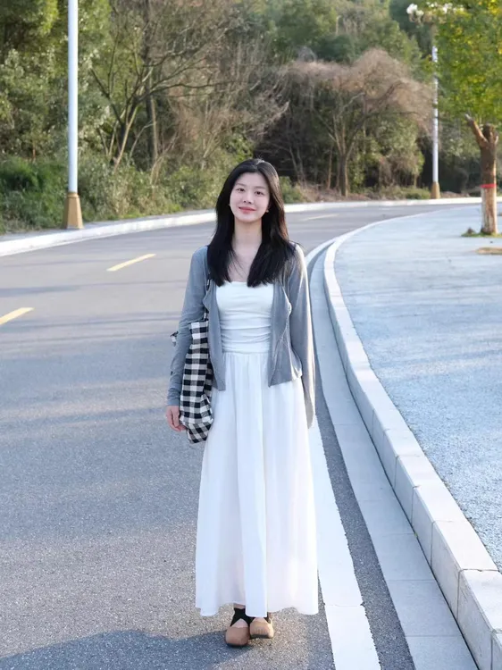 【遇见美好】休闲韩系时尚舒适灰色针织开衫搭白色吊带高腰半裙套装