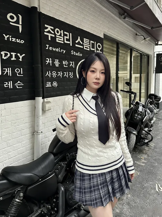 【大小姐】“缪尔手记”学院风翻领设计显瘦针织长袖上衣+半裙套装
