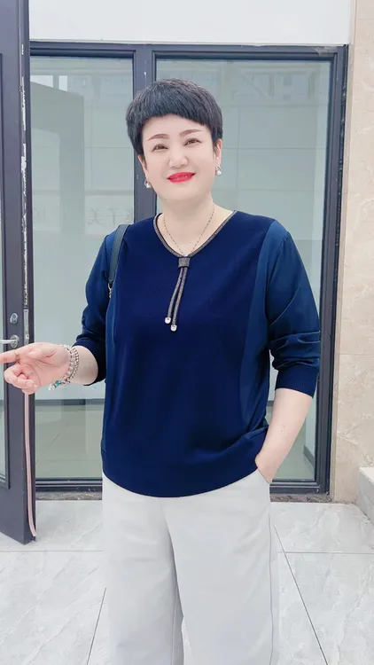 冯小姐时尚大码女装（休闲百搭显瘦洋气减龄遮肉轻奢拼接打底毛衣）