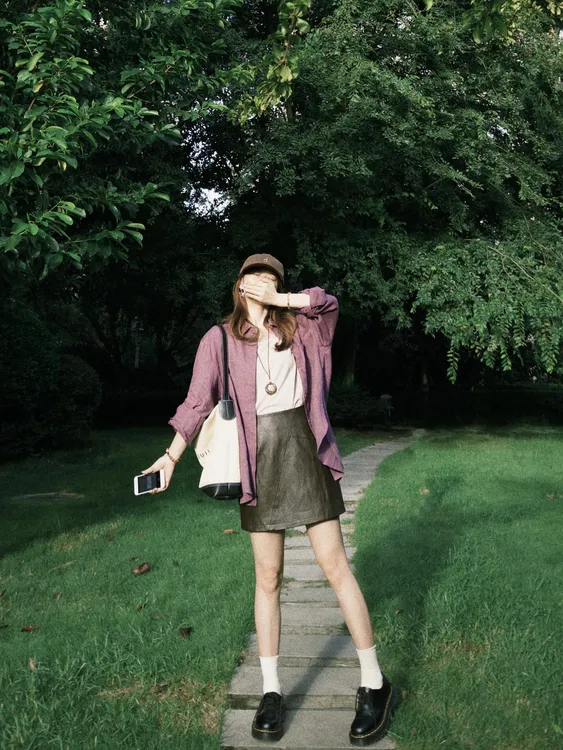 【茵屿】秋季时尚气质紫色衬衫上衣显瘦减龄显白打底T恤黑色皮裙女