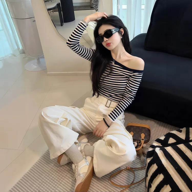 早秋季新款设计感小众超好看一字肩条纹针织毛衣百搭直筒裤套装女
