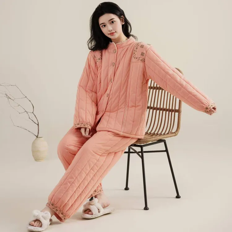 秋冬季新款三层夹棉加厚保暖刺绣睡衣女士加绒家居服可外穿套装