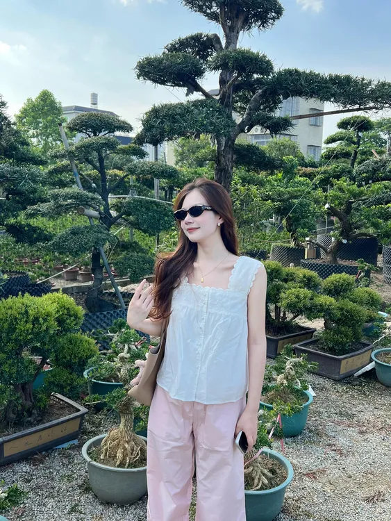 2025秋季新款法式甜美白色蕾丝边方领设计感显瘦上衣百搭休闲裤