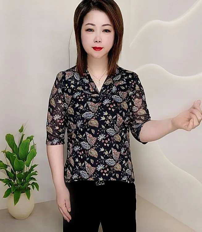 时尚洋气百搭网纱V领扭结印花高贵气质减龄T恤修身显瘦中袖上衣女