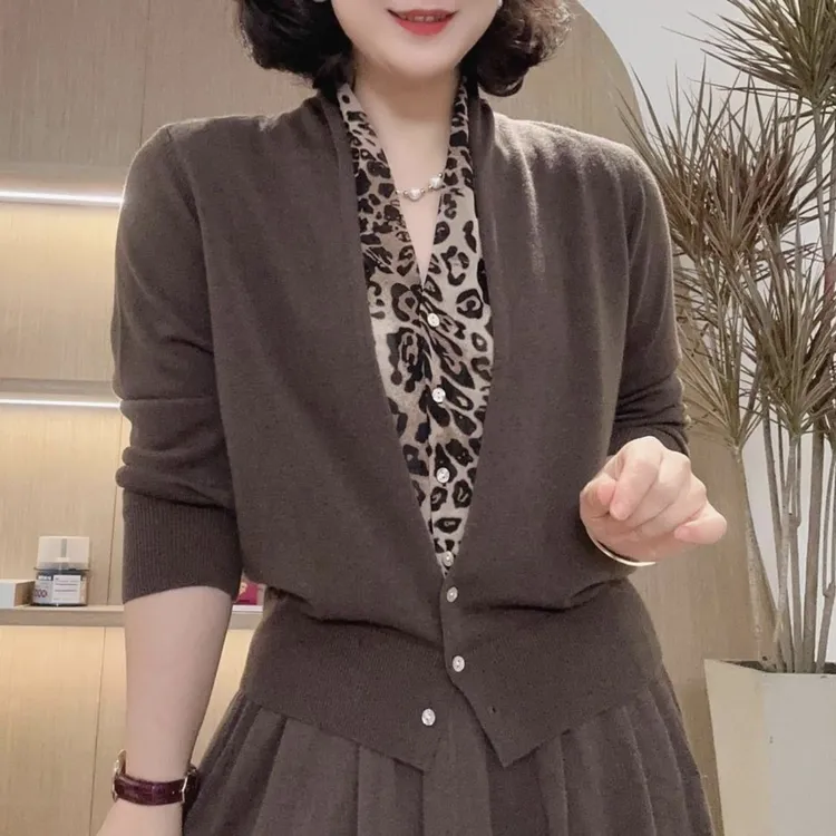 时尚洋气百搭高级豹纹假两件衬衫2025秋季新款花色拼接减龄妈妈衫