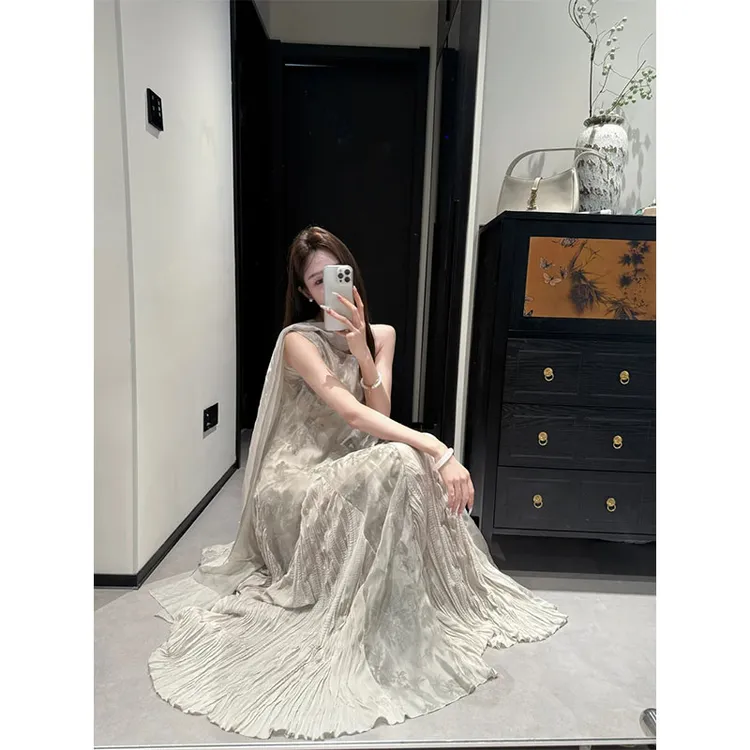 法式复古薄纱碎花连衣裙2025夏季新款飘带设计背心裙褶皱大摆长裙