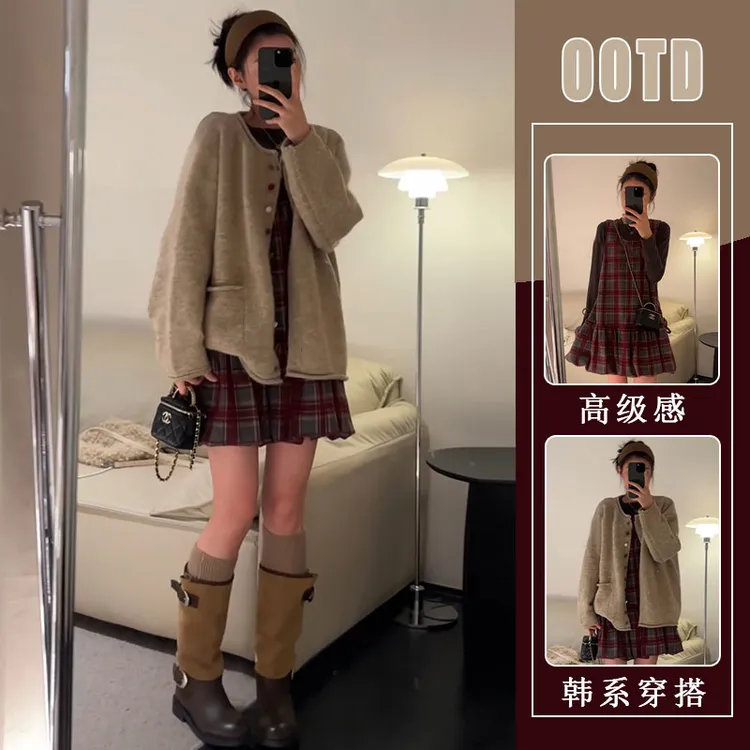 森系文艺圆领上衣开衫女秋冬2025新款设计感小众红色吊带裙两件套