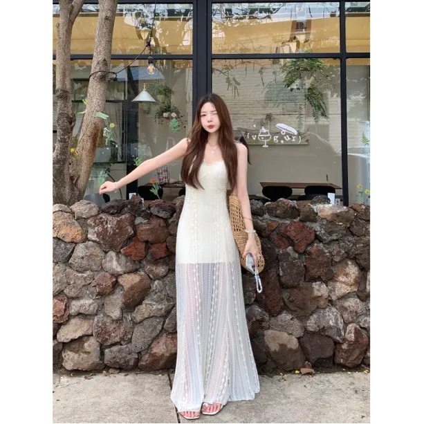 极简主义~浪漫高级感吊带连衣裙女夏季显瘦修身气质设计感裙子