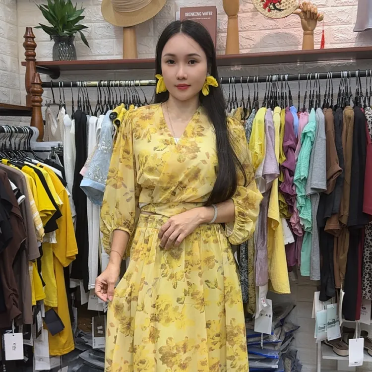 黄色碎花V领收腰显瘦长裙夏季海边度假风气质连衣裙