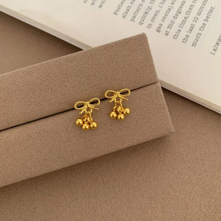 合金耳饰 耳环秋冬高级感简约设计感精致耳饰小巧甜美百搭耳钉女