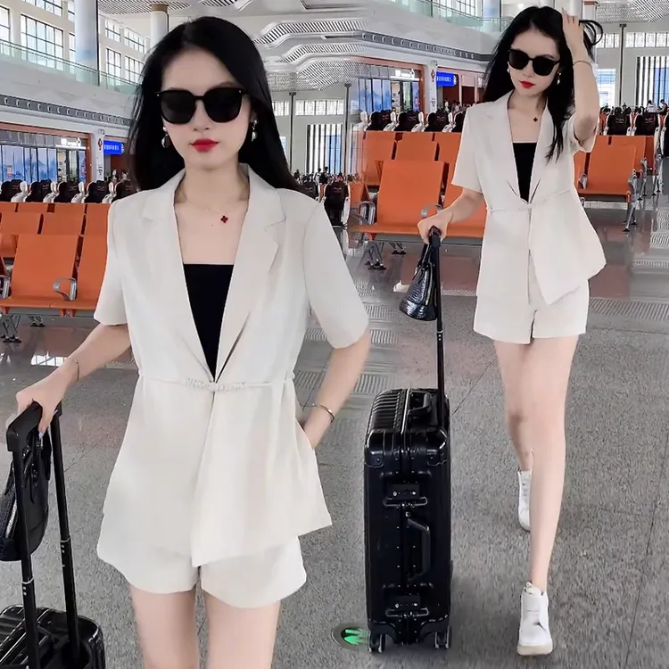白色薄款西装套装女2025夏季新款高端轻奢盘扣短袖开衫短裤两件套