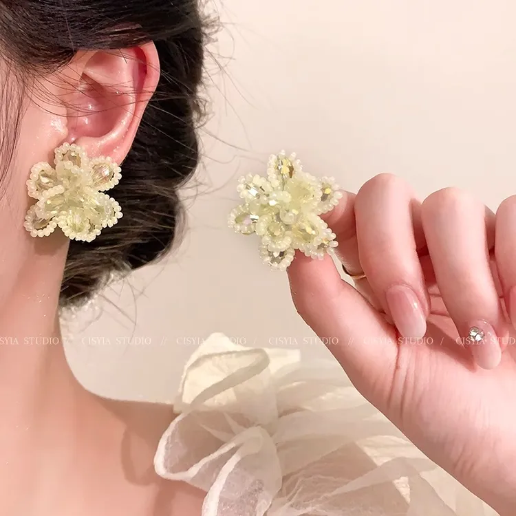 合金耳饰 法式花朵女甜美气质高级感精致耳钉仙气串珠复古耳饰