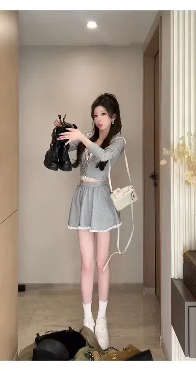 韩团女高时尚假两件蕾丝拼接连帽卫衣与半裙套装