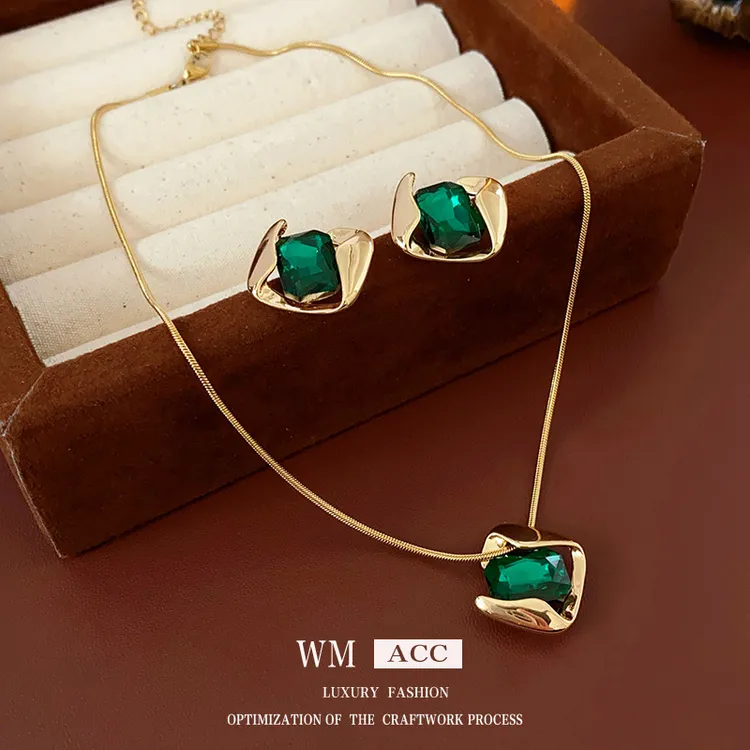 钛钢耳饰 不掉色绿色精致耳钉女项链小众轻奢大气感气质简约百搭