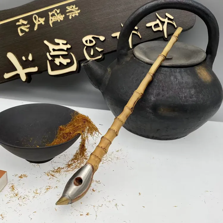 农村老物件手工竹烟筒桌摆件