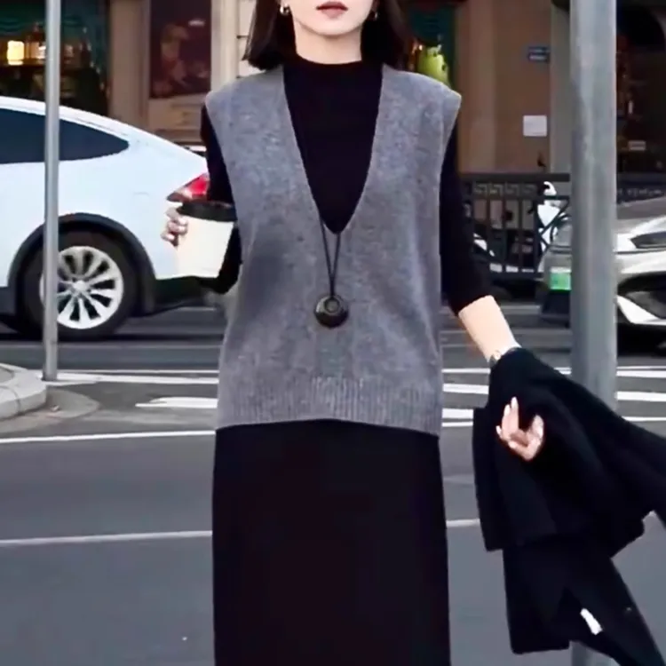 无袖针织马甲搭配长袖翻领衬衫两件套学院风早秋休闲穿搭一整套女