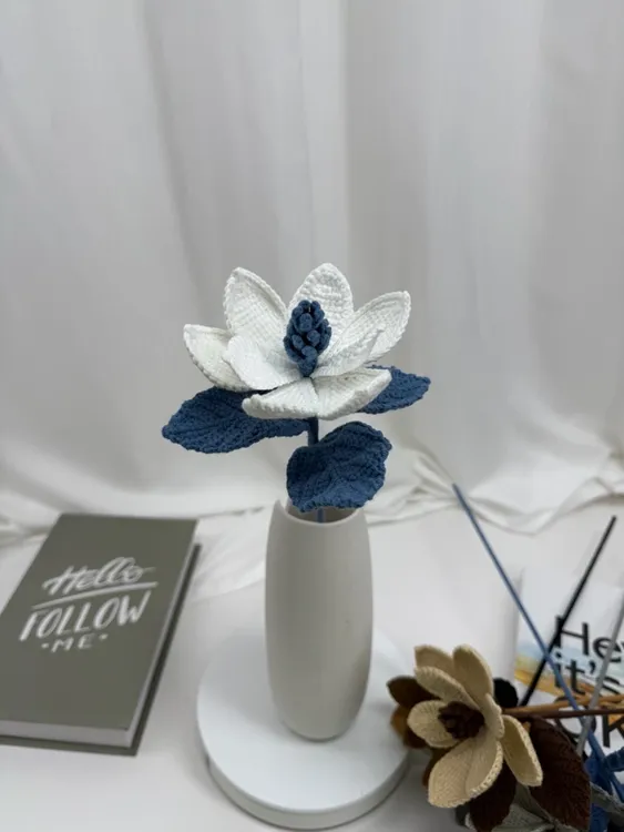 成品手工编织百合毛线花束可作节日礼物客厅摆设