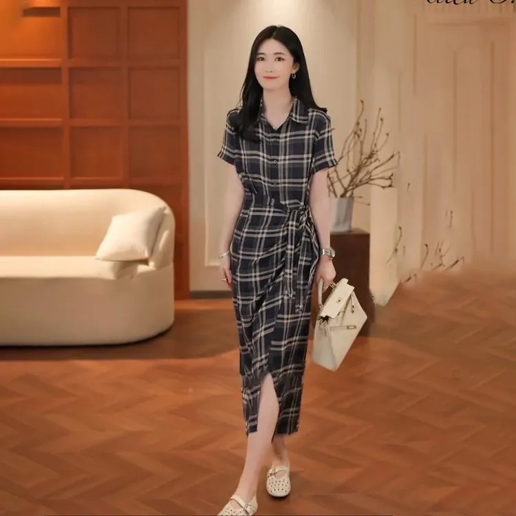 高贵气质亚麻格子连衣裙2025夏季新款法式长裙收腰显瘦短袖衬衫裙