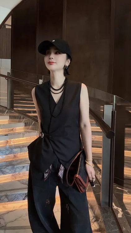 FANYE 2025早秋新款设计感拼腰带百搭V领马夹25366