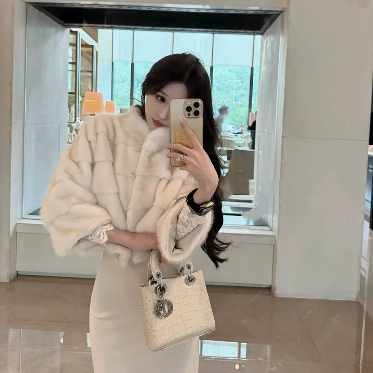  2025冬季新款韩系立领轻奢毛绒外套女短款环保水貂毛皮草大衣