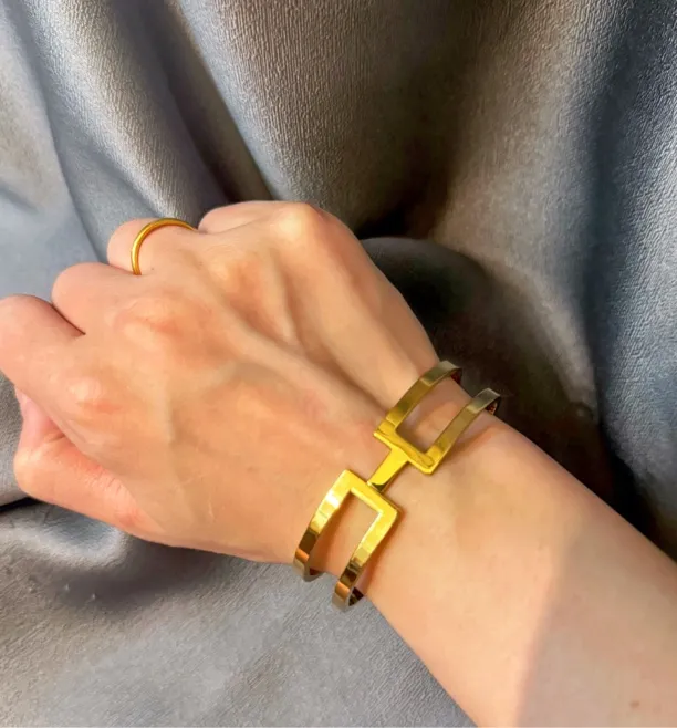 钛钢手镯  宽版欧美镂空手镯男女时尚轻奢高级简约手环气质百搭