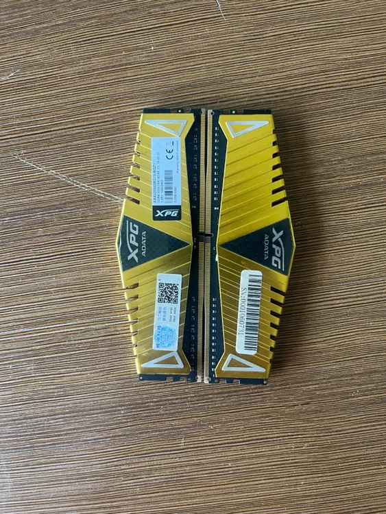 9新  xpg台式机内存套条3000hz，16g（8g/2）带马甲金色c16吃鸡电竞