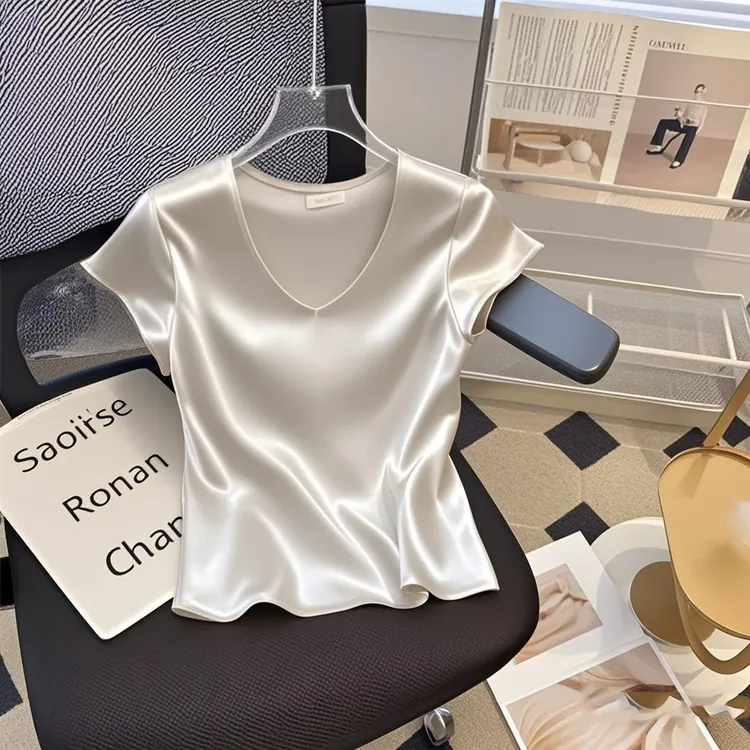 2025夏季新款韩版洋气时尚别致气质小众百搭短袖上衣V领T恤女爆款