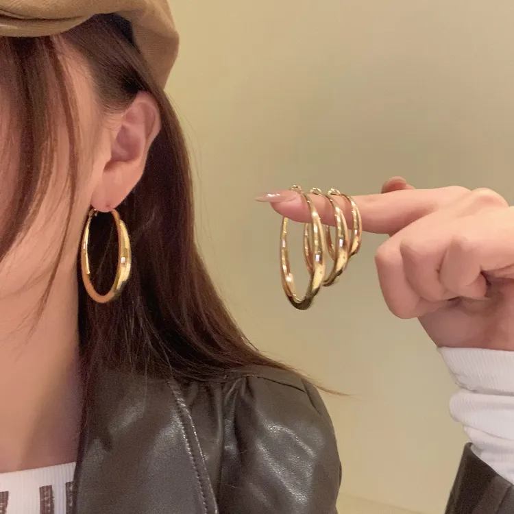 铜合金耳饰 韩系简约金色大圈素圈耳环秋冬百搭高级感通勤耳饰女