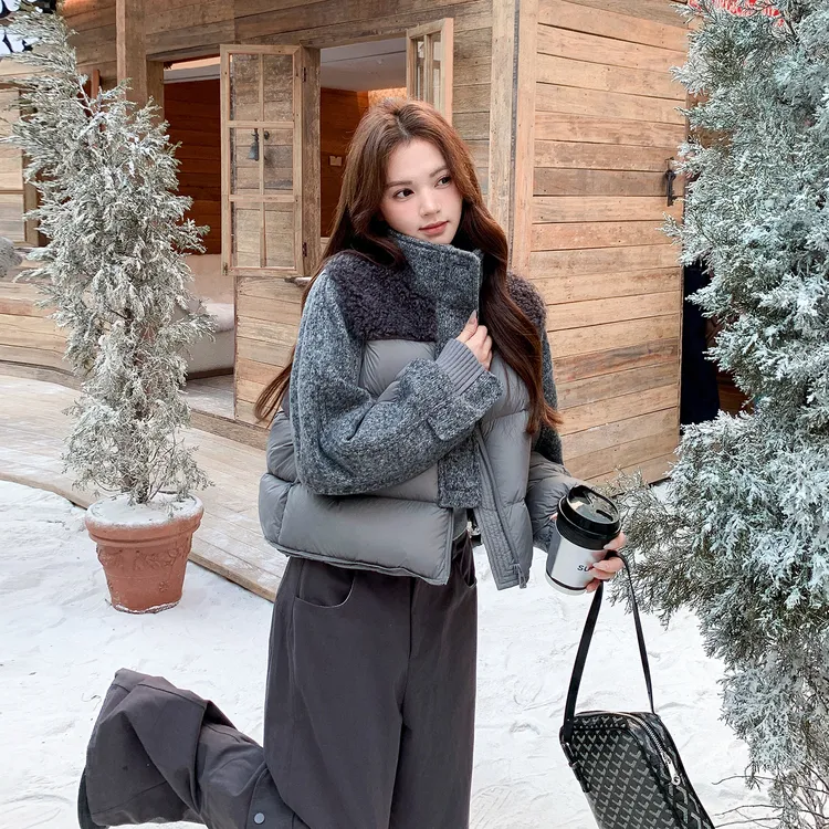 韩系灰色羊羔毛拼接羽绒服女冬季2026新款超火90白鸭绒面包服短款
