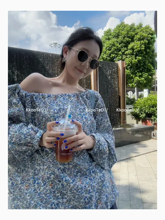 KkK【买花日】 小众设计款碎花薄款漏肩上衣可圆领