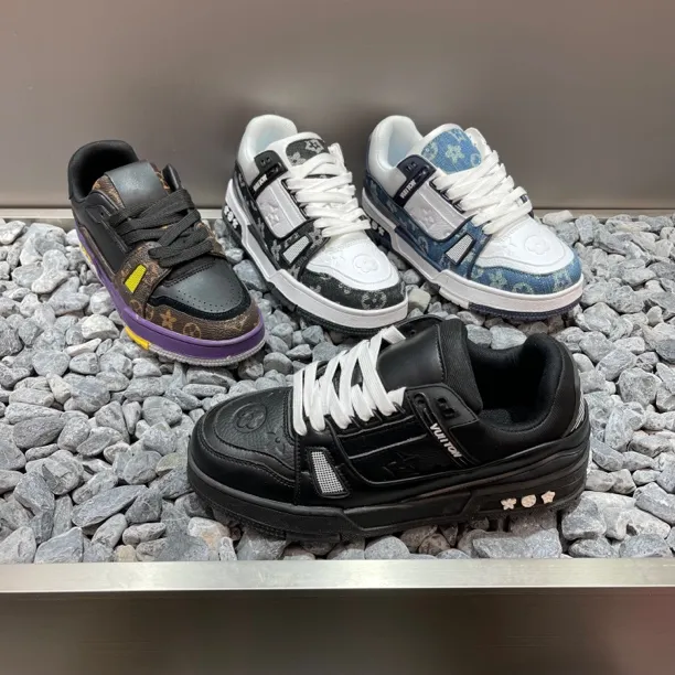 炸街滑板男鞋设计感小众纯色平跟板鞋一男一女系带圆头运动休闲鞋