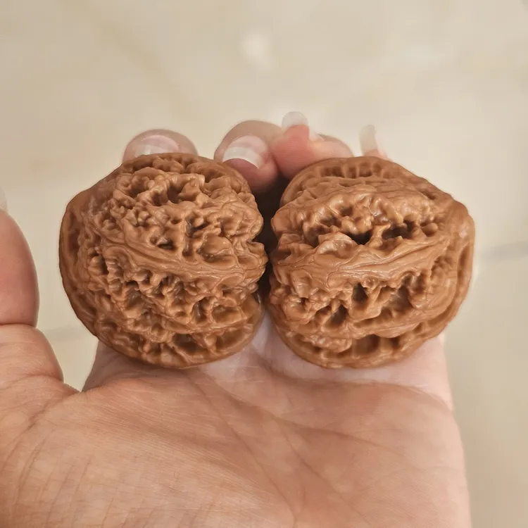 H9124精品文玩核桃大粗筋半壁边41肚46高38重50g手把件一物一拍