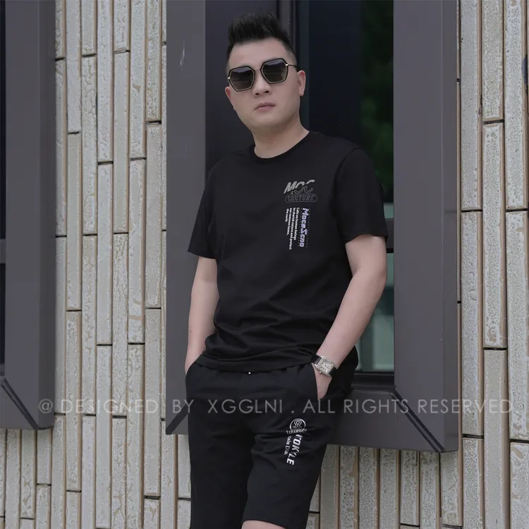 XGGLNI夏季款MOCSS单边多排字男士品质高端奢品洋气上档次短袖T恤