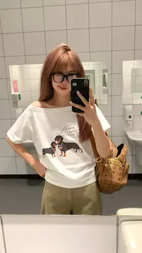 珍妮狗狗斜肩短袖  上身网感立马就有了