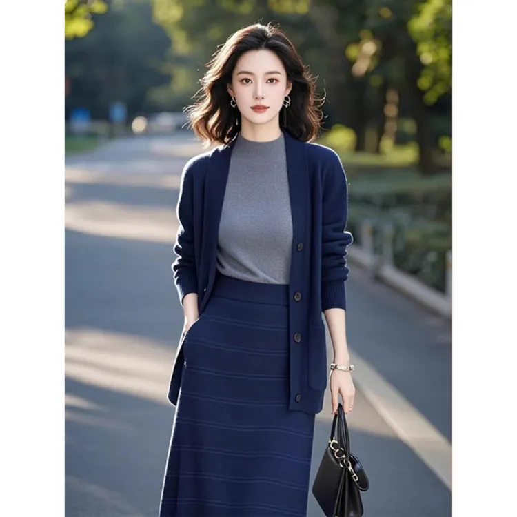深蓝色毛衣针织开衫秋季女2025新款韩系软糯慵懒风独特超好看上衣