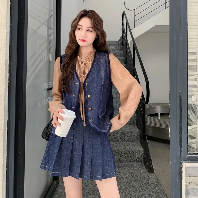 洋气时髦减龄牛仔马甲套装裙女休闲衬衫2025新款百褶半身裙三件套