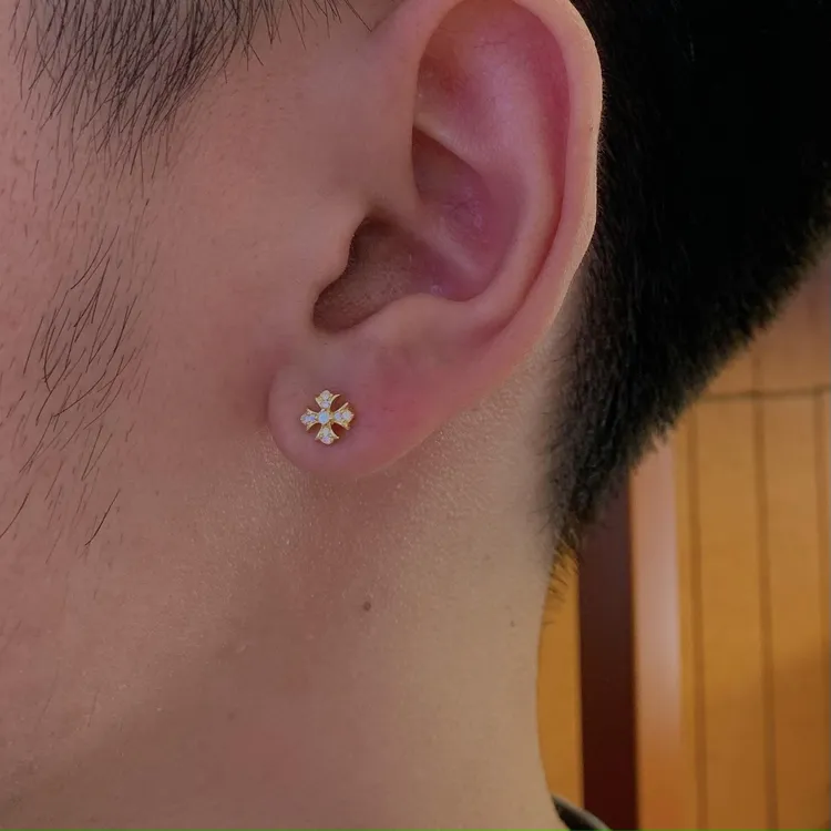 925银莫桑石耳饰 新款鸢尾花十字架耳钉男女养耳洞耳骨钉