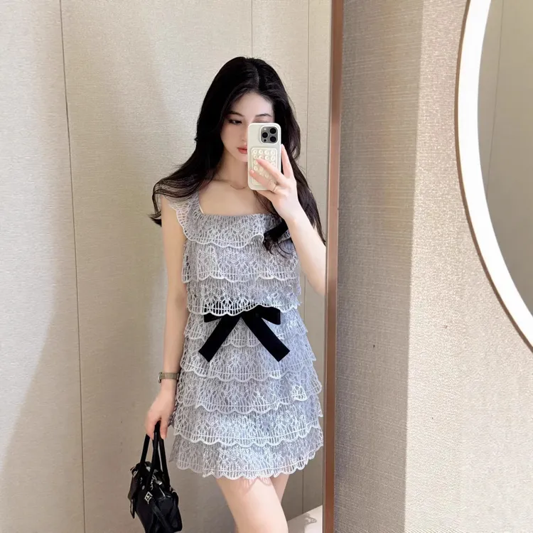 2025夏季新款镂空层层蕾丝花边设计结装饰无袖连衣裙小香风显瘦