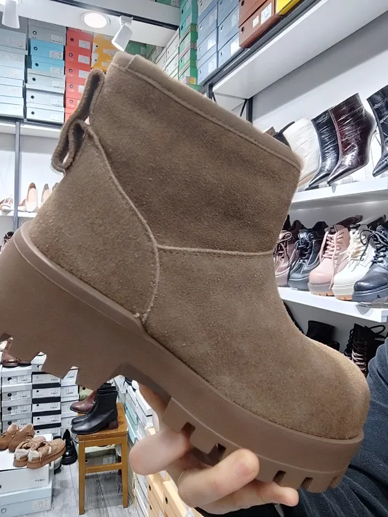 2024冬季新款时尚雪地靴中跟短筒圆头厚毛雪地靴