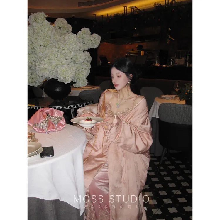 MOSS STUDIO【金盏玫瑰】新中式提花双面两穿90白鸭绒系带羽绒服女