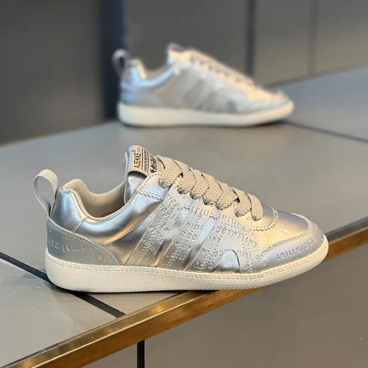 银色低帮软底休闲鞋男2026秋季款皮面透气舒适百搭阿甘鞋时尚男鞋