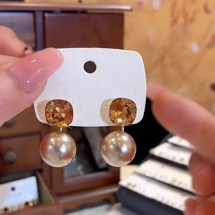 复古轻奢香槟色珠珠仿锆耳钉女小众独特设计感圆珠高级感气质耳饰