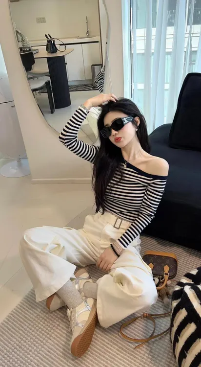2025早秋新款韩系松弛感穿搭一字肩条纹上衣女百搭休闲阔腿裤套装