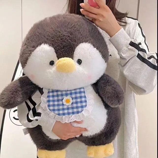 可爱围兜企鹅玩偶毛绒玩具公仔睡觉抱枕布娃娃女孩生日礼物送女生