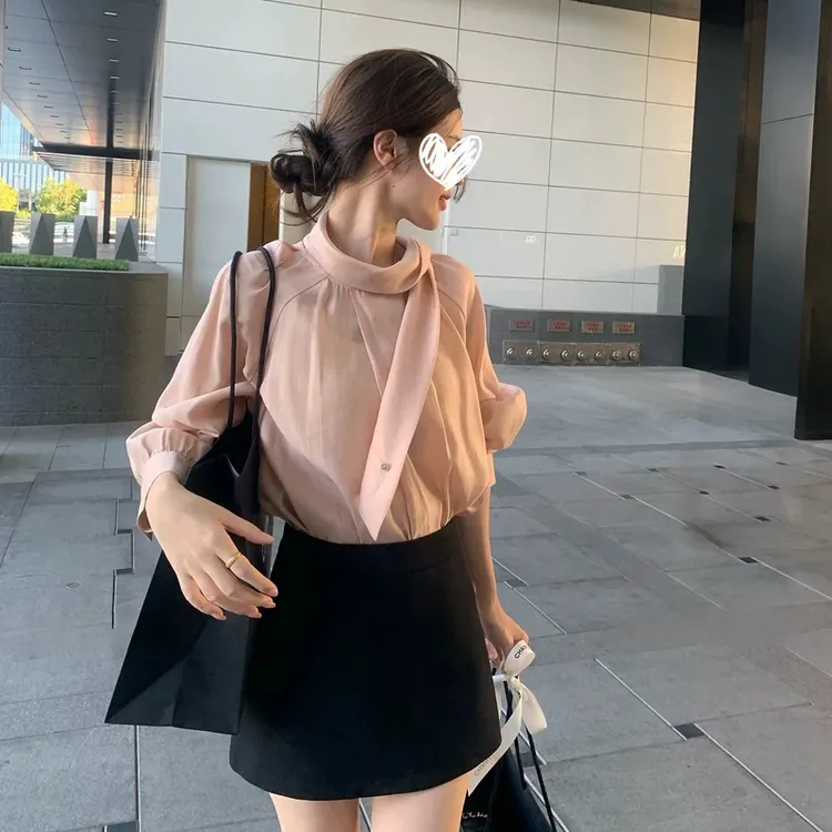 梦优莱法式高级感一字飘带领系扣粉色气质长袖衬衫女装秋季上衣