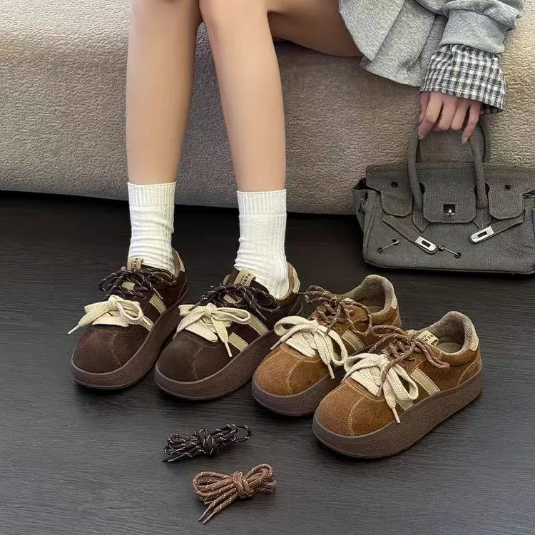 双色鞋带复古韩式加绒板鞋女2025冬款丑萌轻便款运动鞋潮酷摇摇鞋