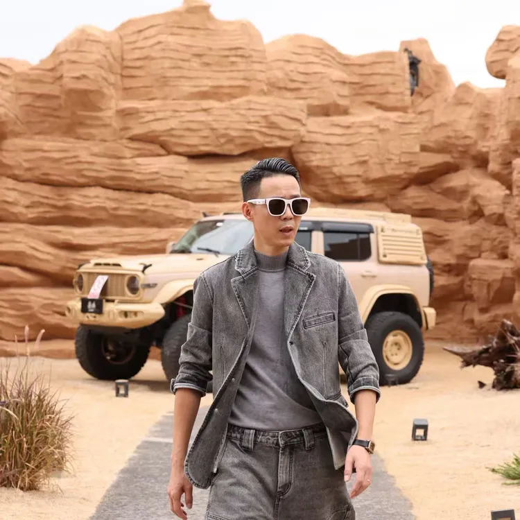 2025 NKER (陈先生设计师款)秋新款时尚双开叉深冬灰牛仔西装外套